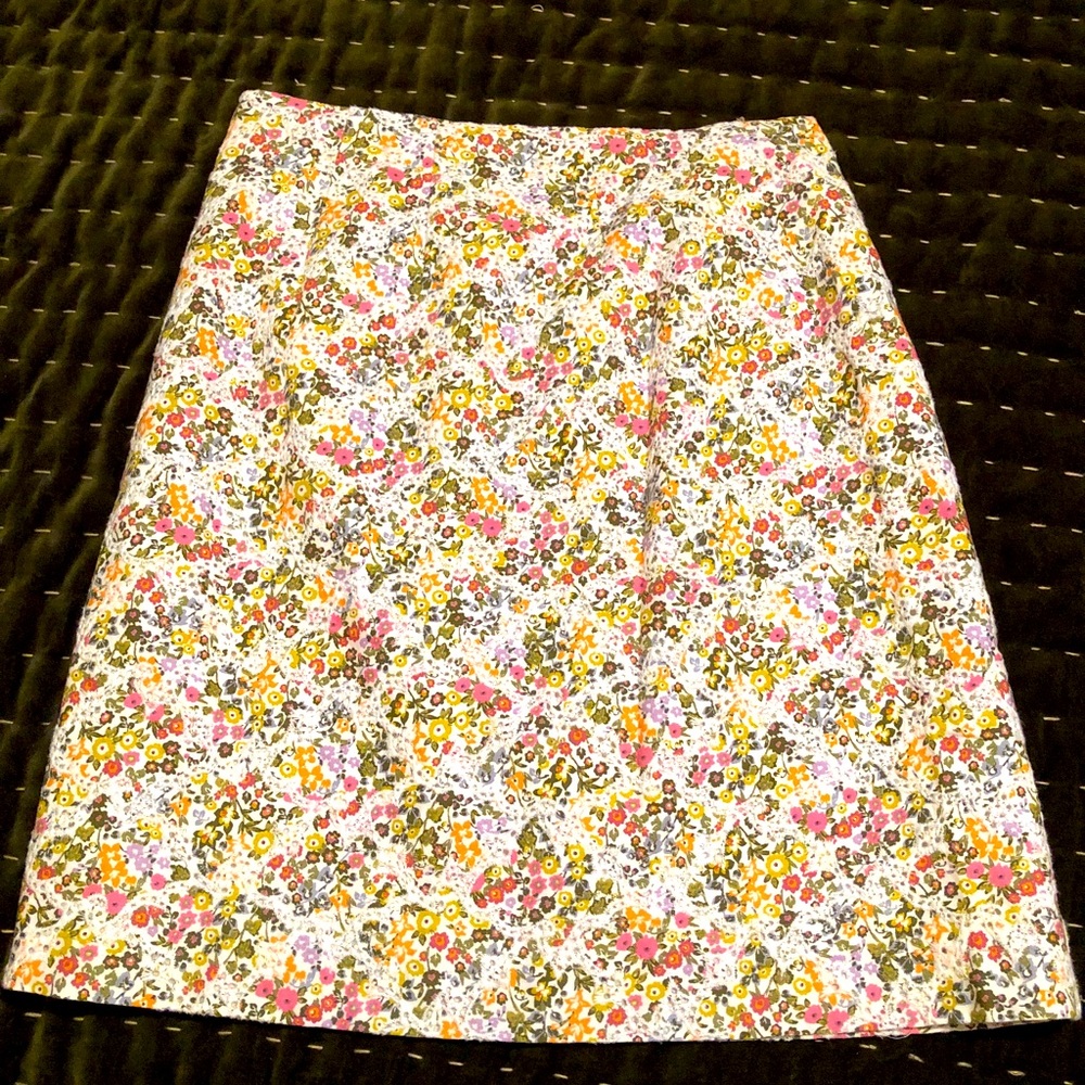 NWOT LOFT Floral Embroidered Skirt size 0